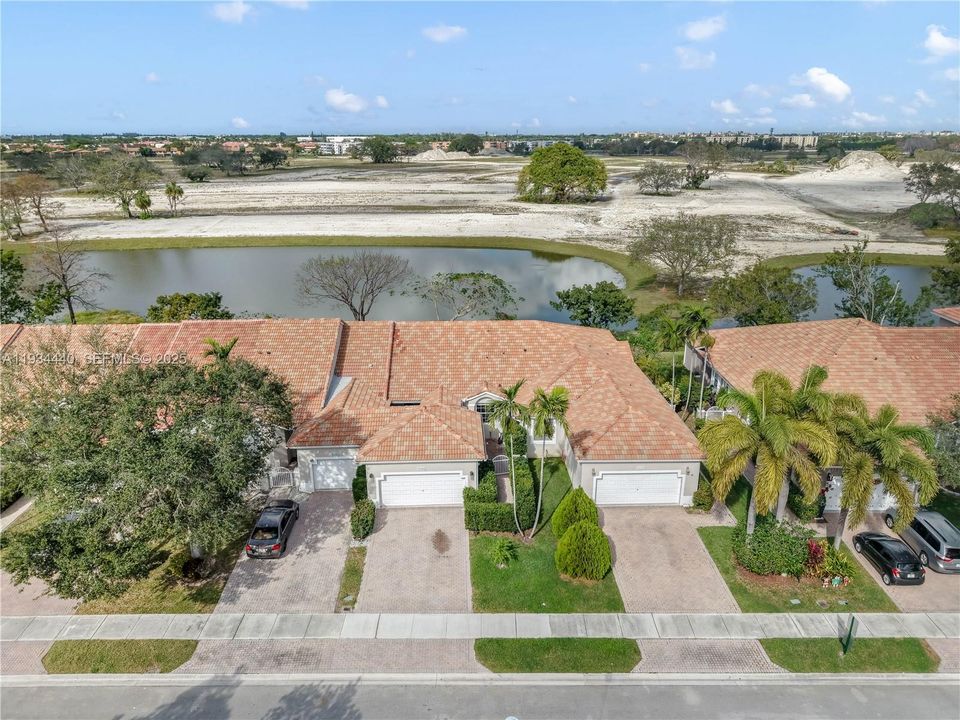 For Sale: $430,000 (2 beds, 2 baths, 1320 Square Feet)