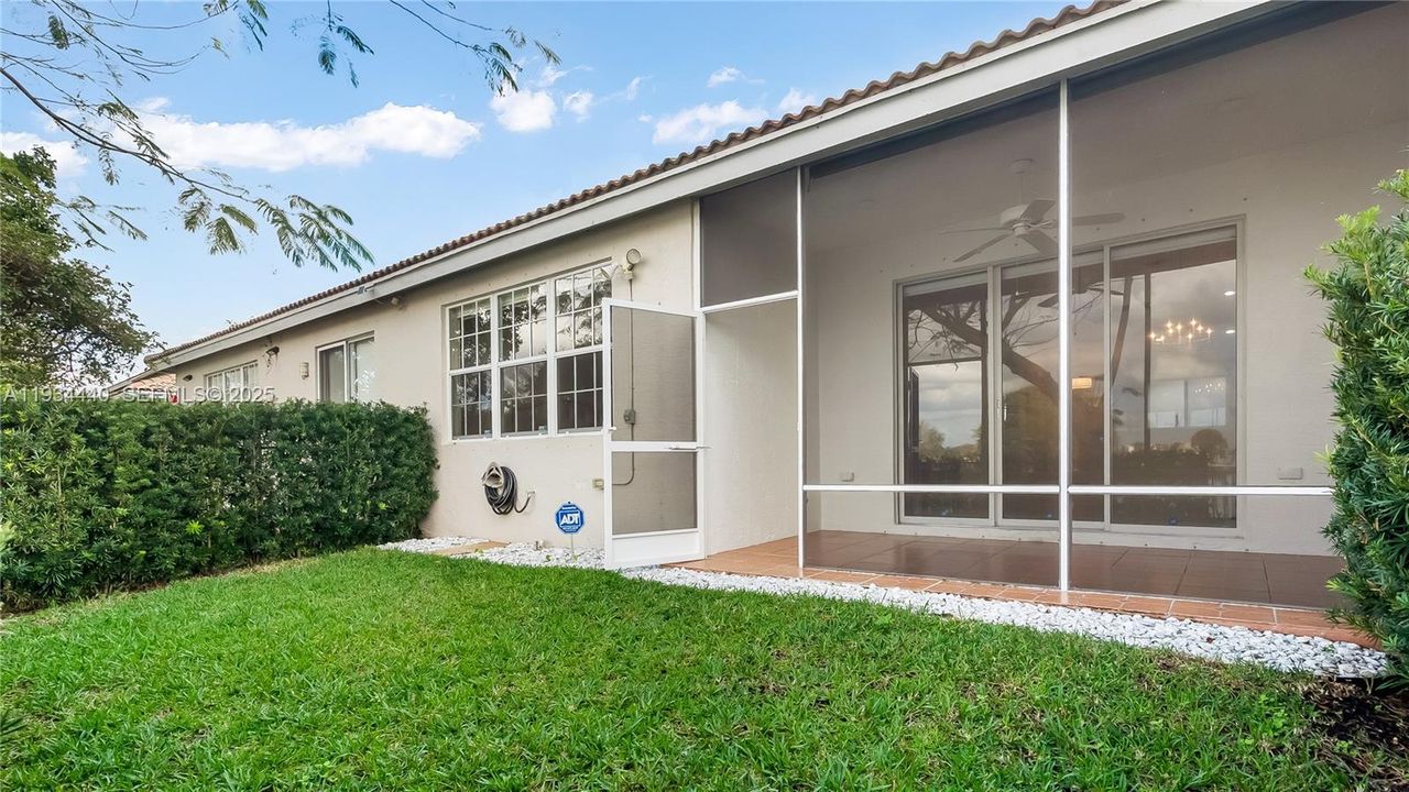 For Sale: $430,000 (2 beds, 2 baths, 1320 Square Feet)