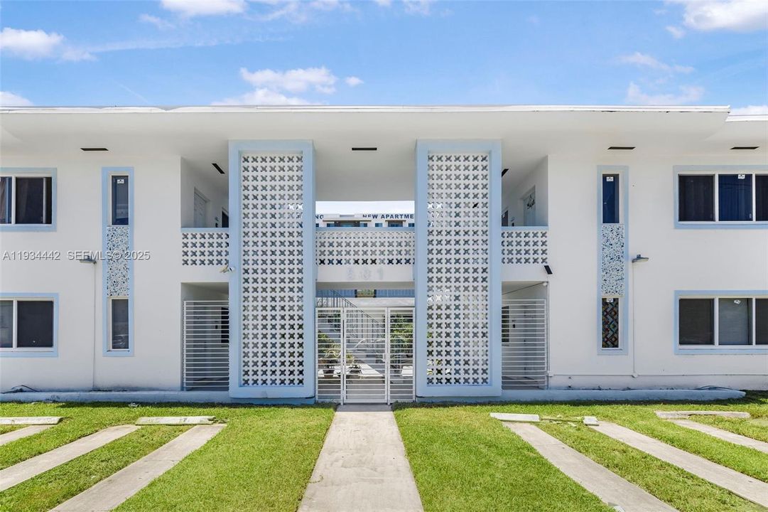 出租: $1,750 (1 贝兹, 1 浴室, 0 平方英尺)