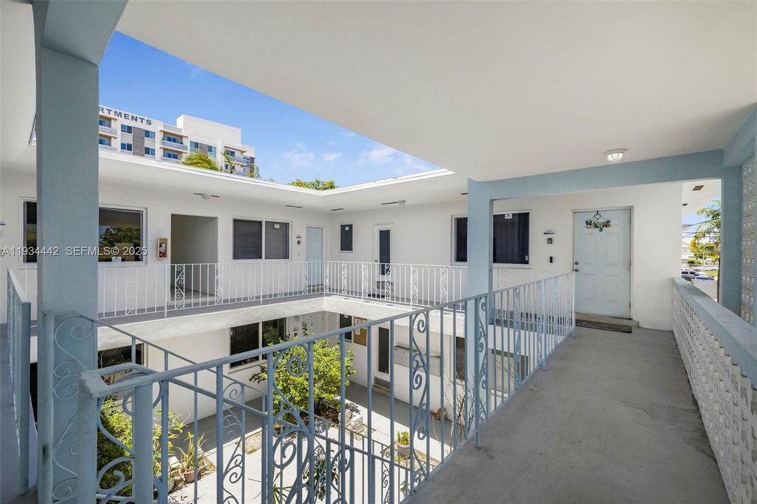 出租: $1,750 (1 贝兹, 1 浴室, 0 平方英尺)