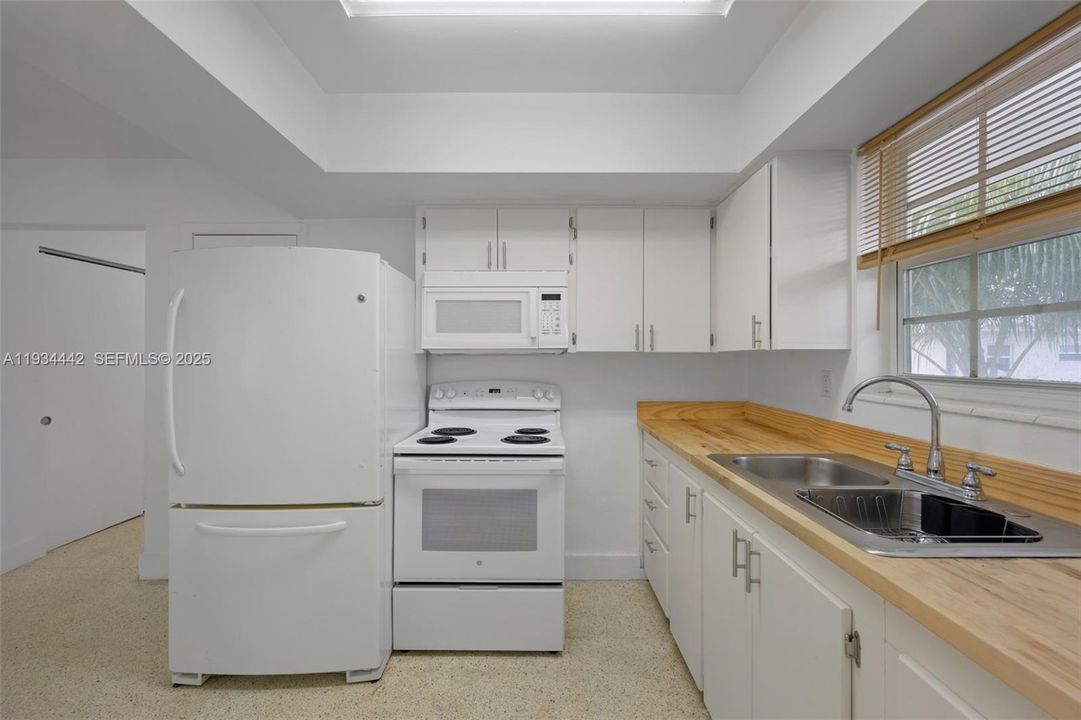 出租: $1,750 (1 贝兹, 1 浴室, 0 平方英尺)