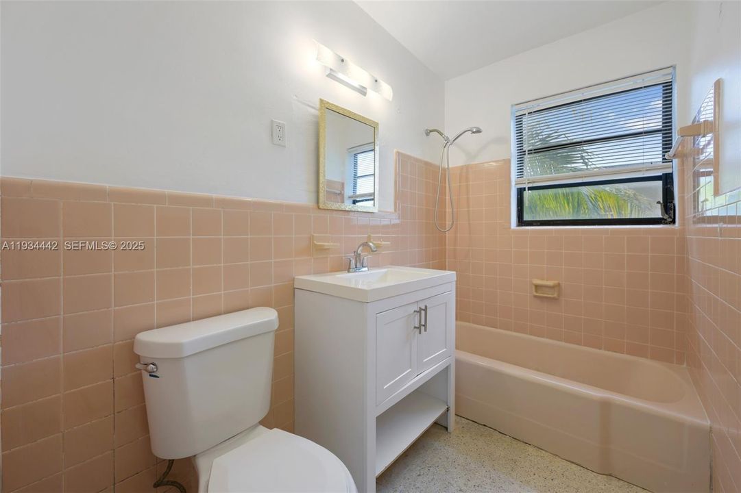 出租: $1,750 (1 贝兹, 1 浴室, 0 平方英尺)