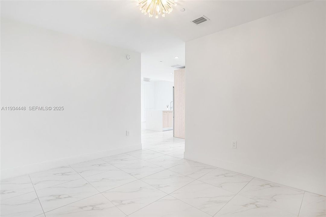 В аренду: $4,000 (3 спален, 3 ванн, 877 Квадратных фут)