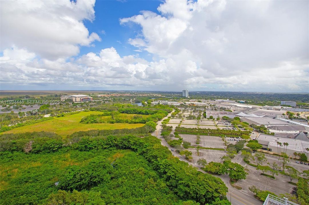 В аренду: $4,000 (3 спален, 3 ванн, 877 Квадратных фут)