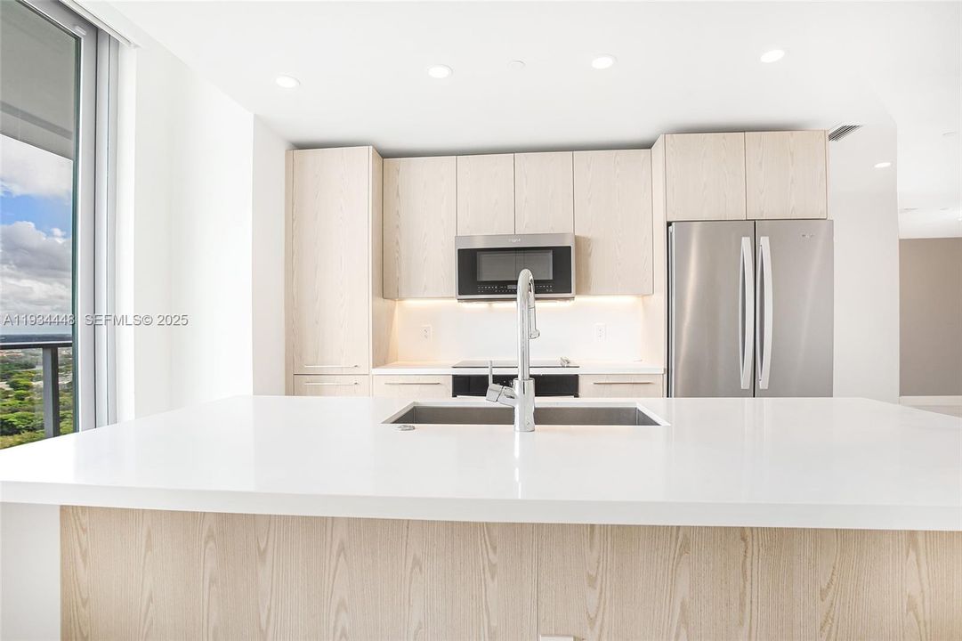 В аренду: $4,000 (3 спален, 3 ванн, 877 Квадратных фут)