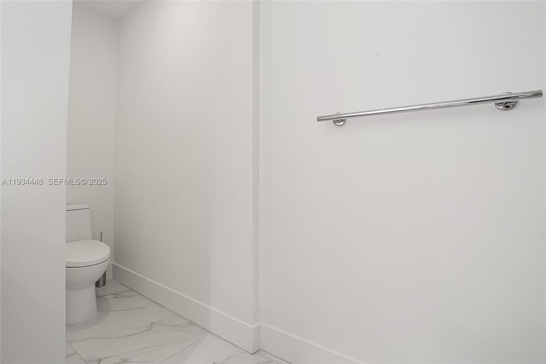 В аренду: $4,000 (3 спален, 3 ванн, 877 Квадратных фут)