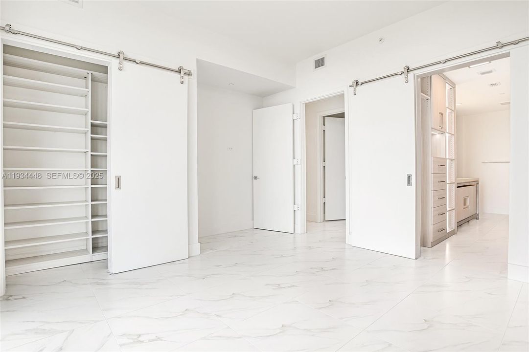 В аренду: $4,000 (3 спален, 3 ванн, 877 Квадратных фут)