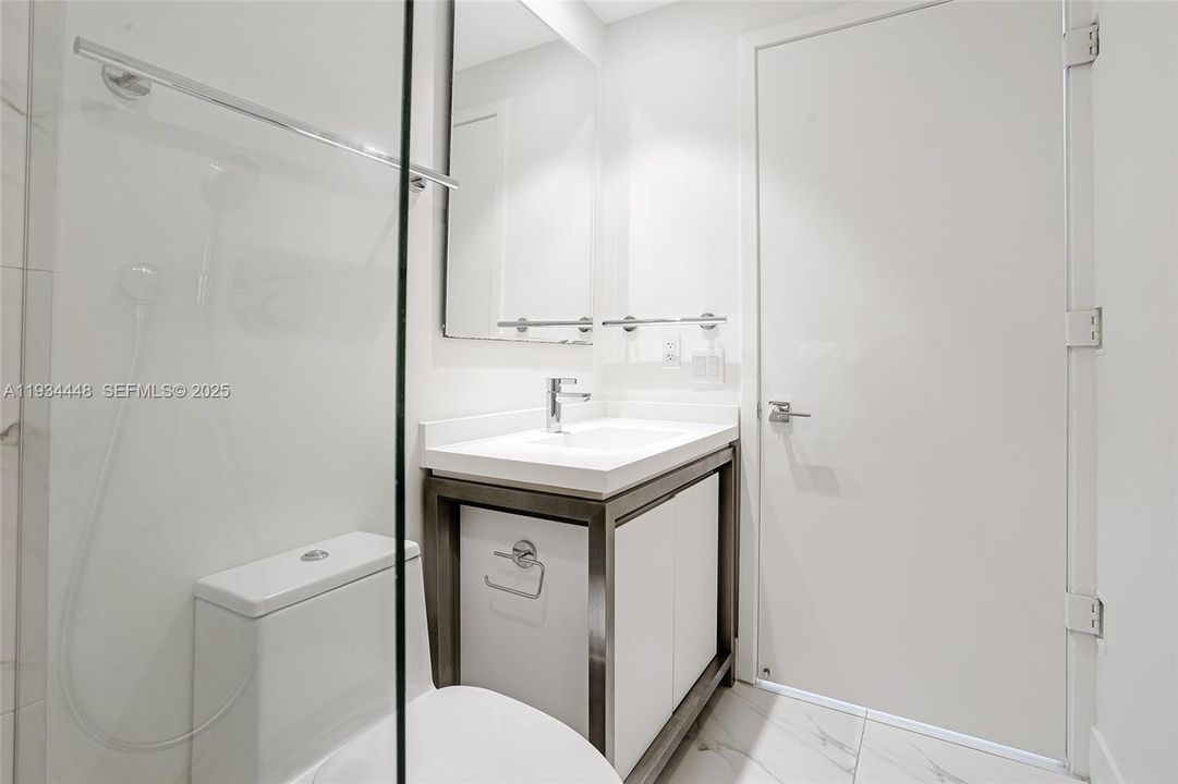 В аренду: $4,000 (3 спален, 3 ванн, 877 Квадратных фут)