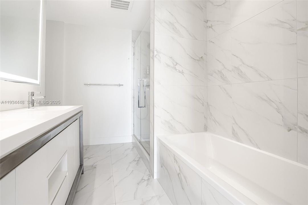 В аренду: $4,000 (3 спален, 3 ванн, 877 Квадратных фут)