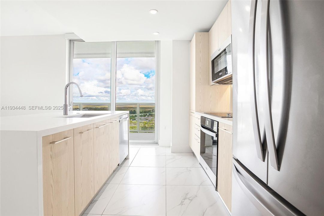 В аренду: $4,000 (3 спален, 3 ванн, 877 Квадратных фут)