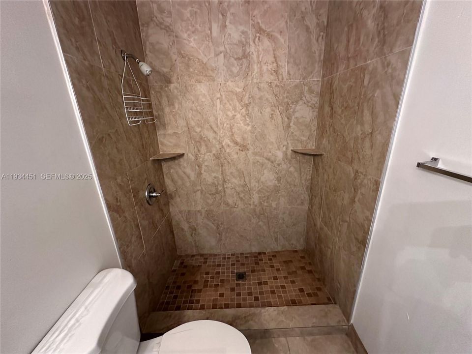 For Rent: $2,100 (2 beds, 2 baths, 970 Square Feet)