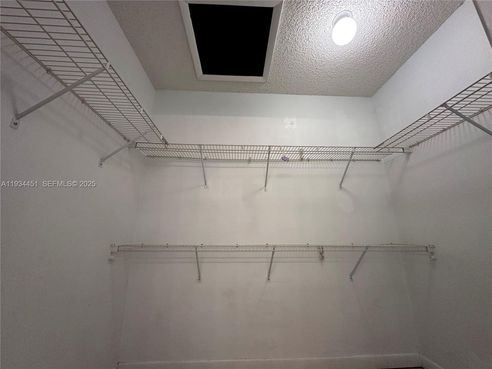 For Rent: $2,100 (2 beds, 2 baths, 970 Square Feet)