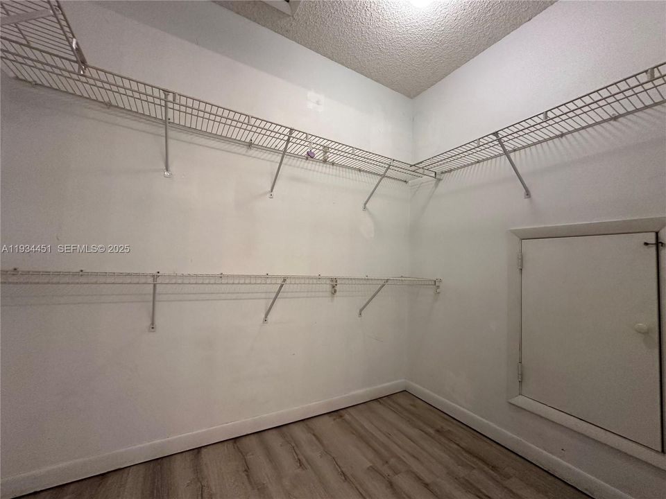For Rent: $2,100 (2 beds, 2 baths, 970 Square Feet)