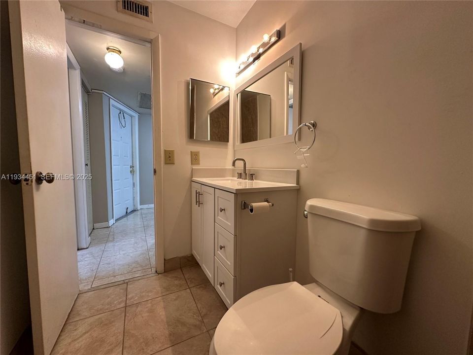 For Rent: $2,100 (2 beds, 2 baths, 970 Square Feet)