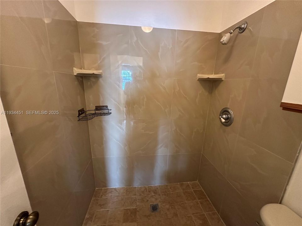 For Rent: $2,100 (2 beds, 2 baths, 970 Square Feet)