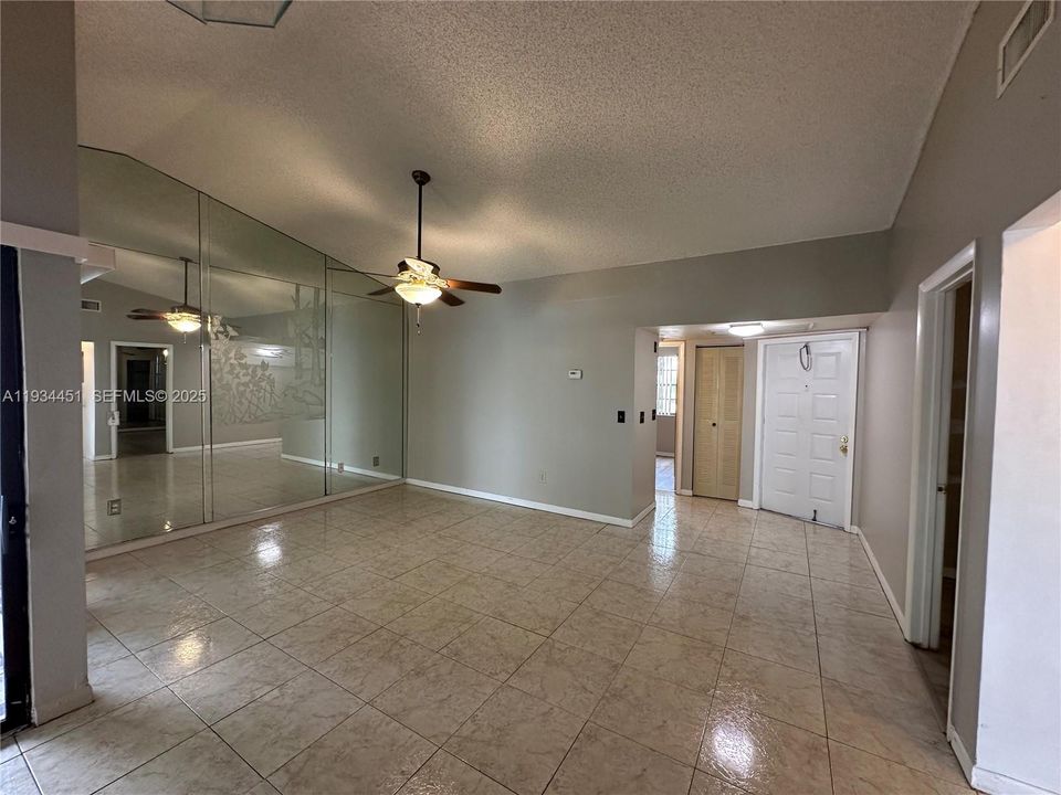 For Rent: $2,100 (2 beds, 2 baths, 970 Square Feet)
