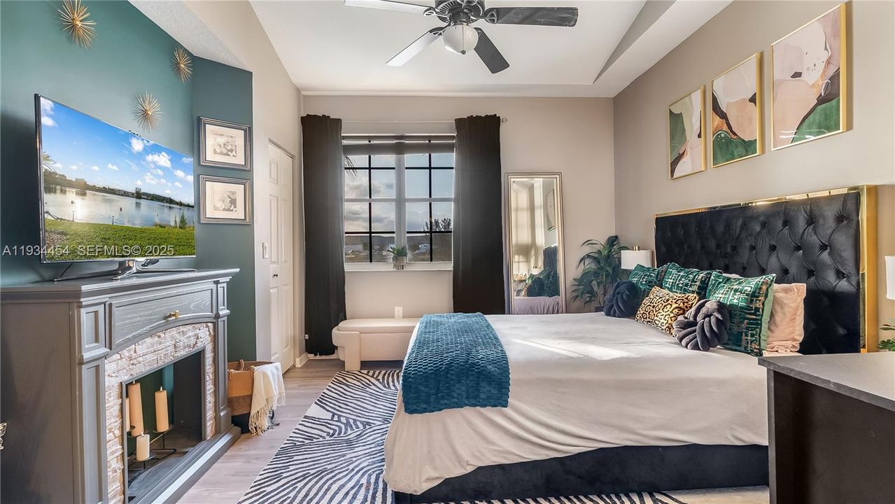 На продажу: $375,000 (2 спален, 2 ванн, 1244 Квадратных фут)