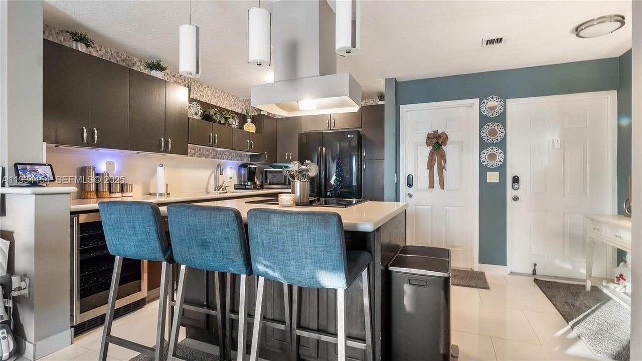 На продажу: $375,000 (2 спален, 2 ванн, 1244 Квадратных фут)