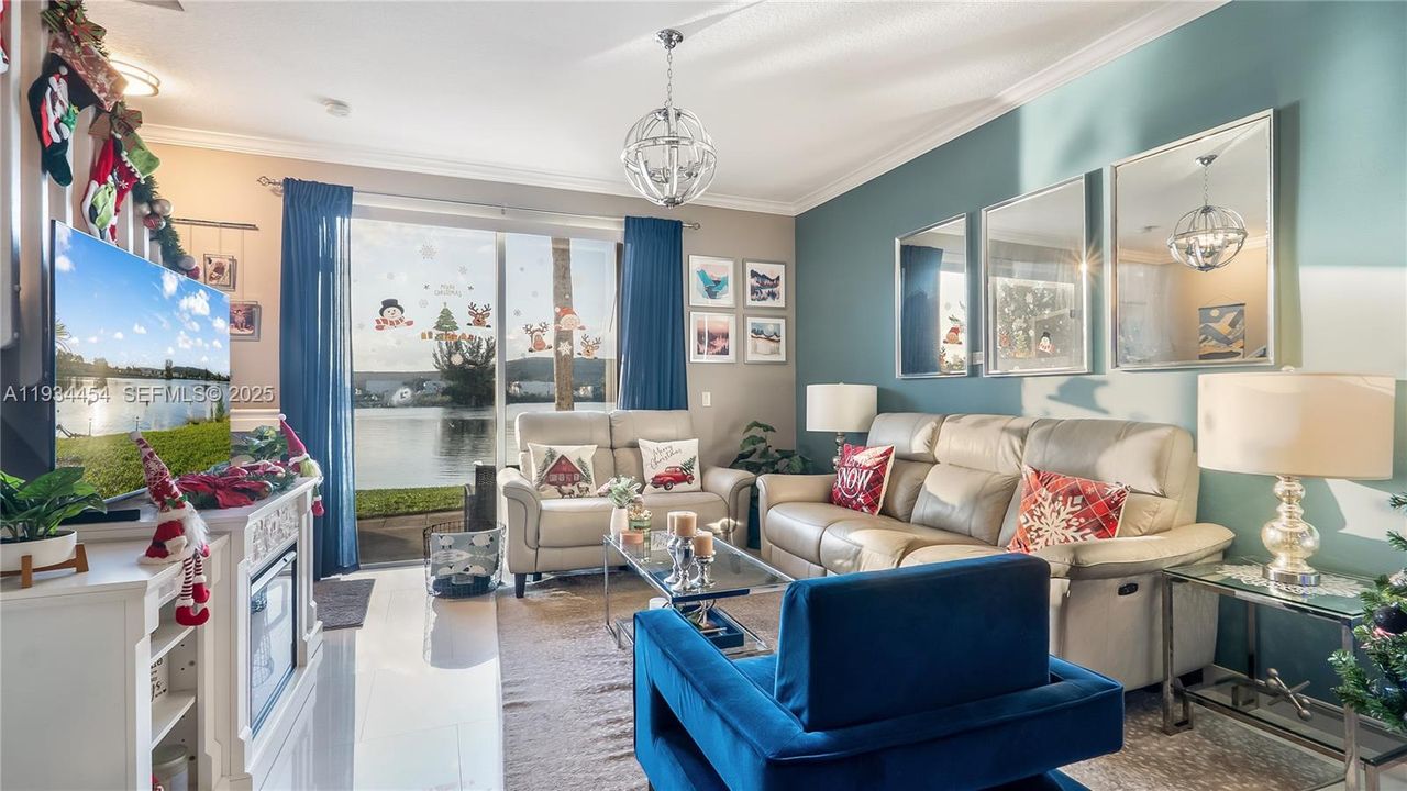 На продажу: $375,000 (2 спален, 2 ванн, 1244 Квадратных фут)