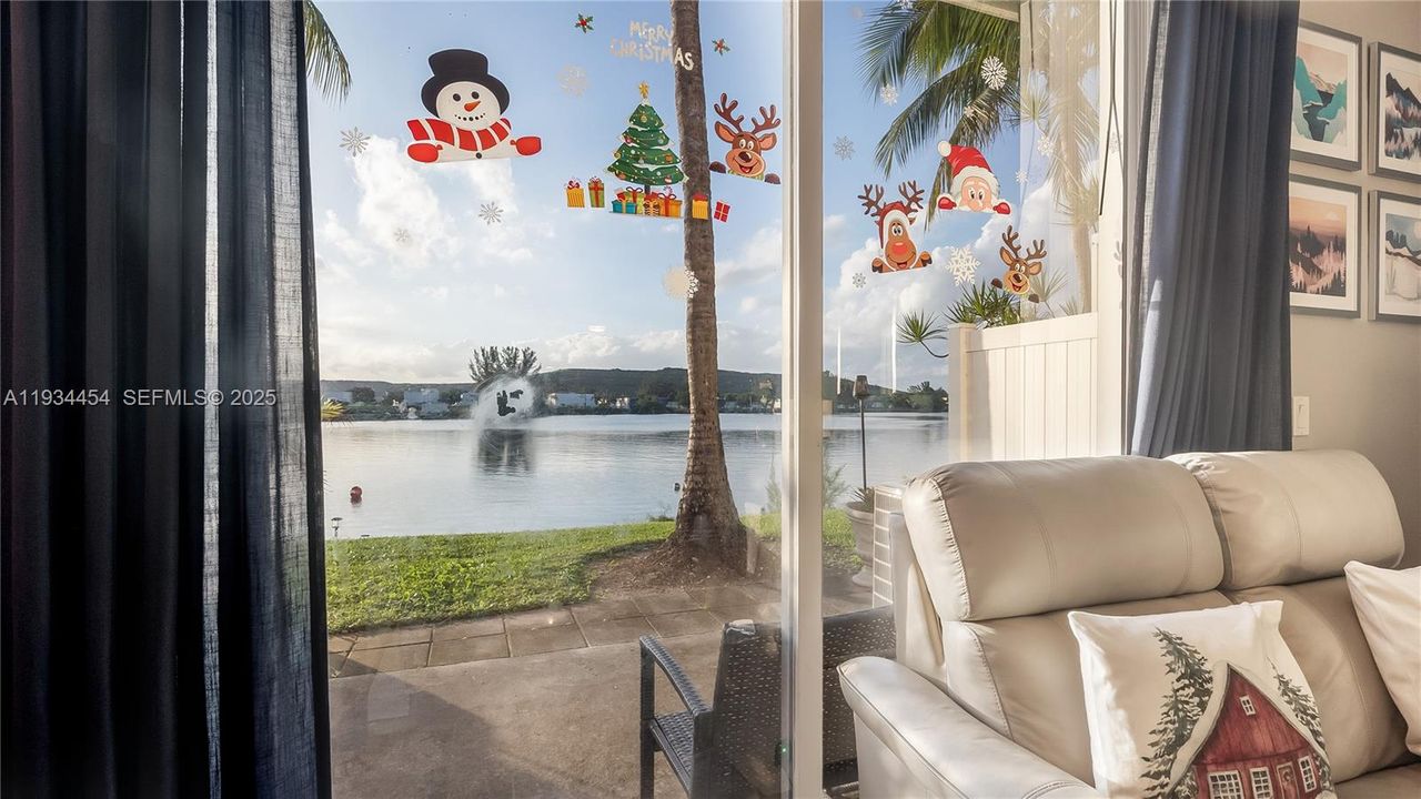 На продажу: $375,000 (2 спален, 2 ванн, 1244 Квадратных фут)