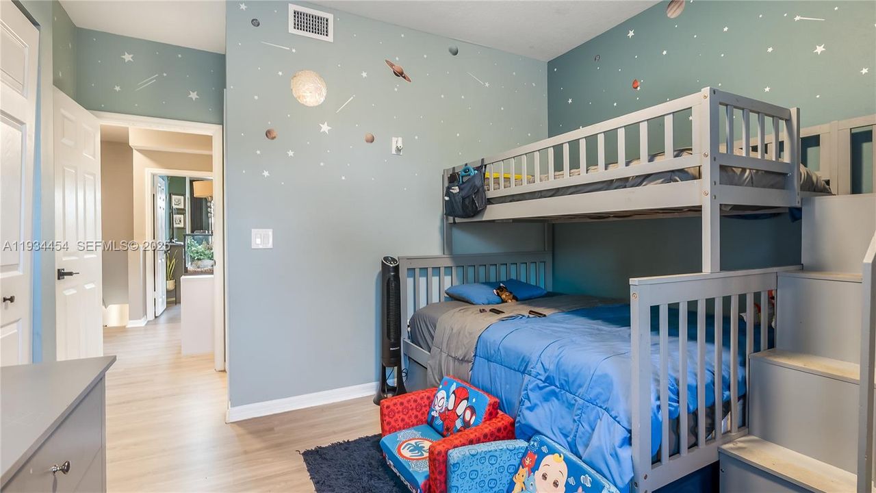 На продажу: $375,000 (2 спален, 2 ванн, 1244 Квадратных фут)