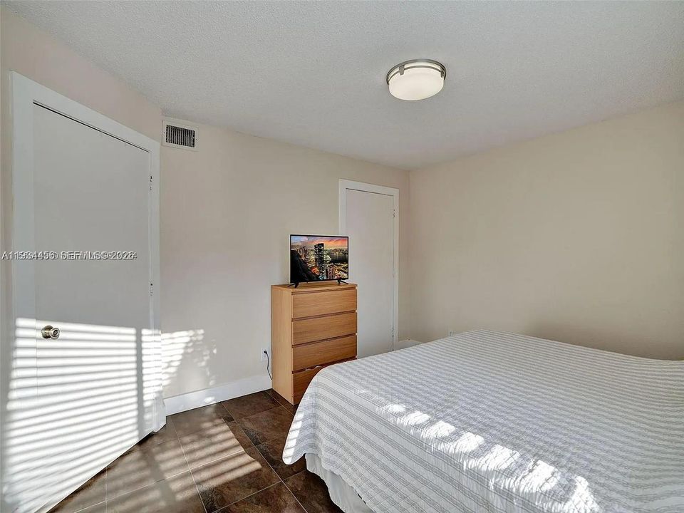 En Renta: $2,350 (2 camas, 2 baños, 1065 Pies cuadrados)