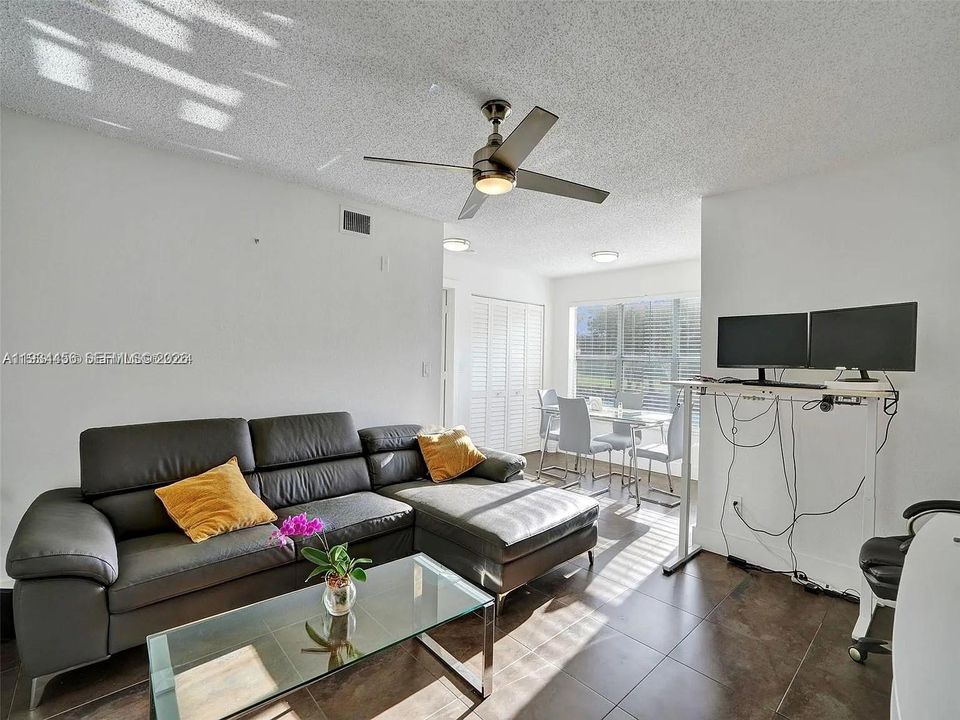 En Renta: $2,350 (2 camas, 2 baños, 1065 Pies cuadrados)