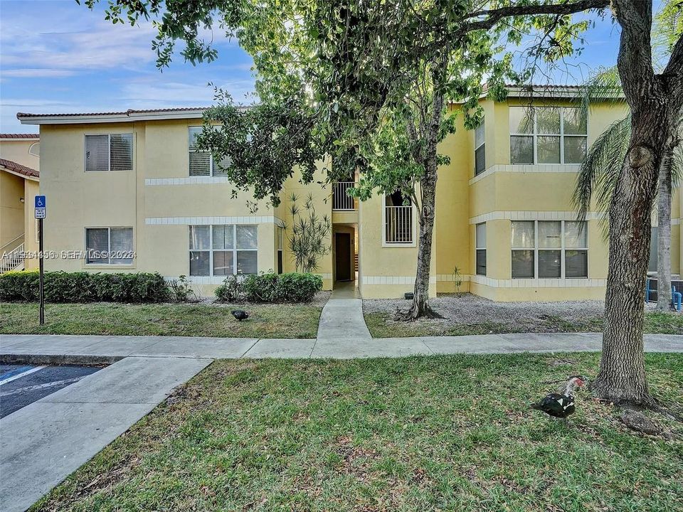 En Renta: $2,350 (2 camas, 2 baños, 1065 Pies cuadrados)