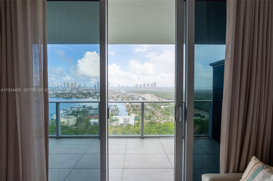 待售: $725,000 (2 贝兹, 2 浴室, 1123 平方英尺)