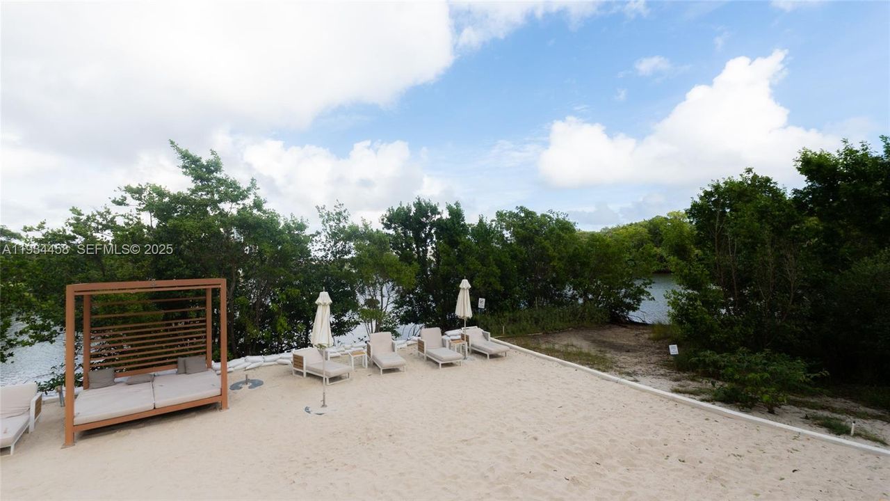 待售: $725,000 (2 贝兹, 2 浴室, 1123 平方英尺)