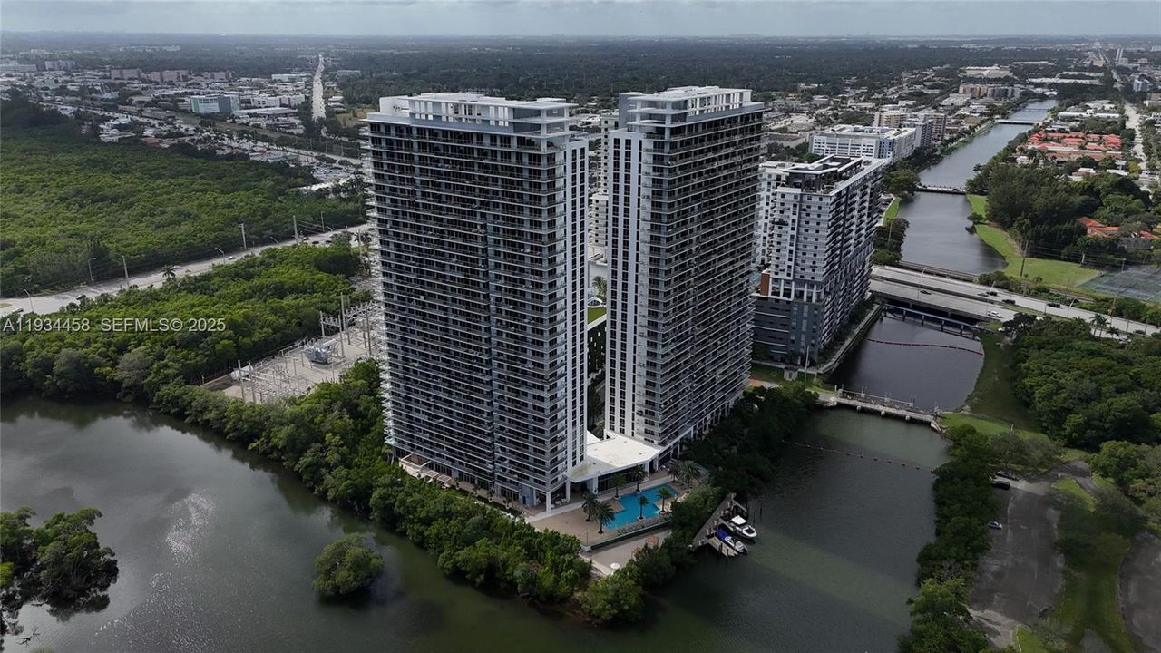 待售: $725,000 (2 贝兹, 2 浴室, 1123 平方英尺)