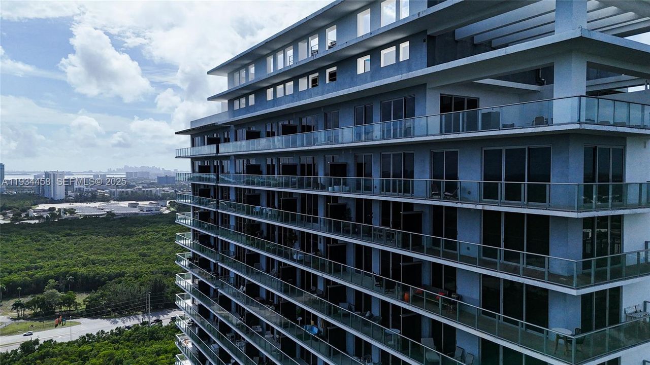 待售: $725,000 (2 贝兹, 2 浴室, 1123 平方英尺)