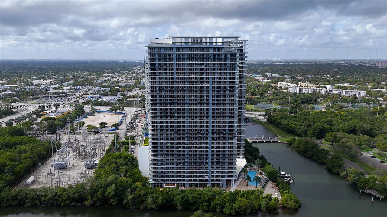 待售: $725,000 (2 贝兹, 2 浴室, 1123 平方英尺)