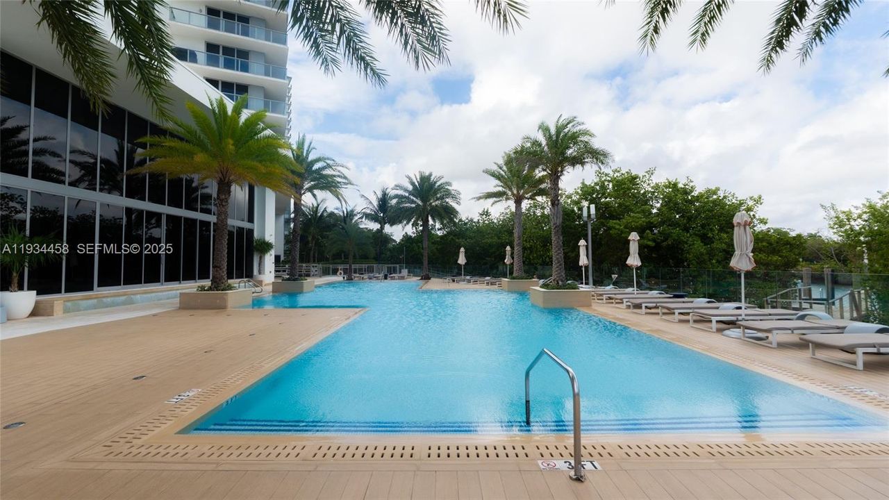 待售: $725,000 (2 贝兹, 2 浴室, 1123 平方英尺)