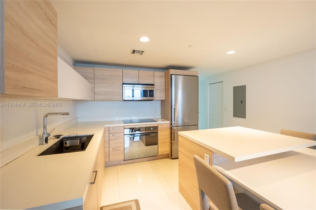 待售: $725,000 (2 贝兹, 2 浴室, 1123 平方英尺)