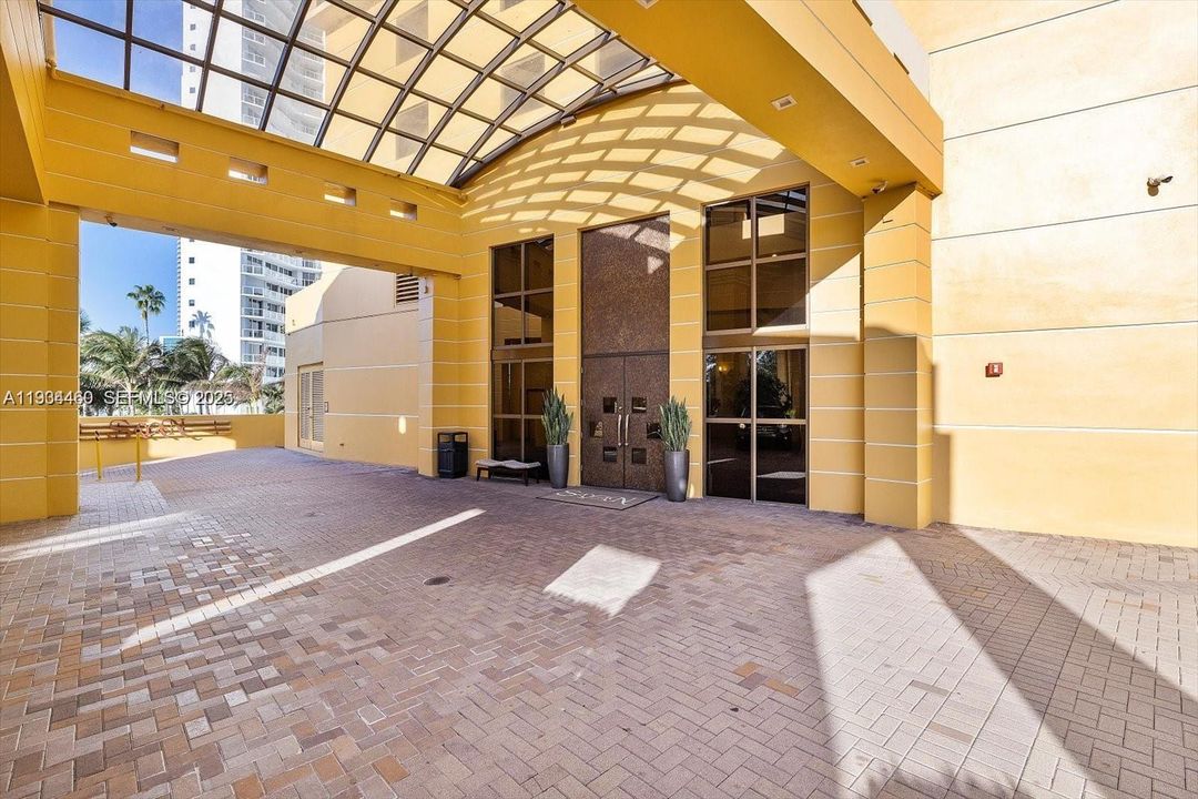 В аренду: $6,900 (2 спален, 2 ванн, 1798 Квадратных фут)