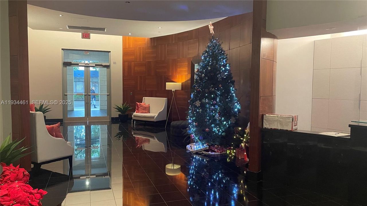 For Rent: $2,650 (1 beds, 1 baths, 816 Square Feet)