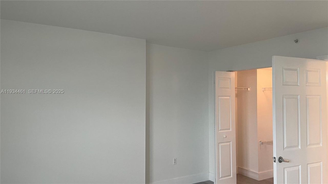 For Rent: $2,650 (1 beds, 1 baths, 816 Square Feet)