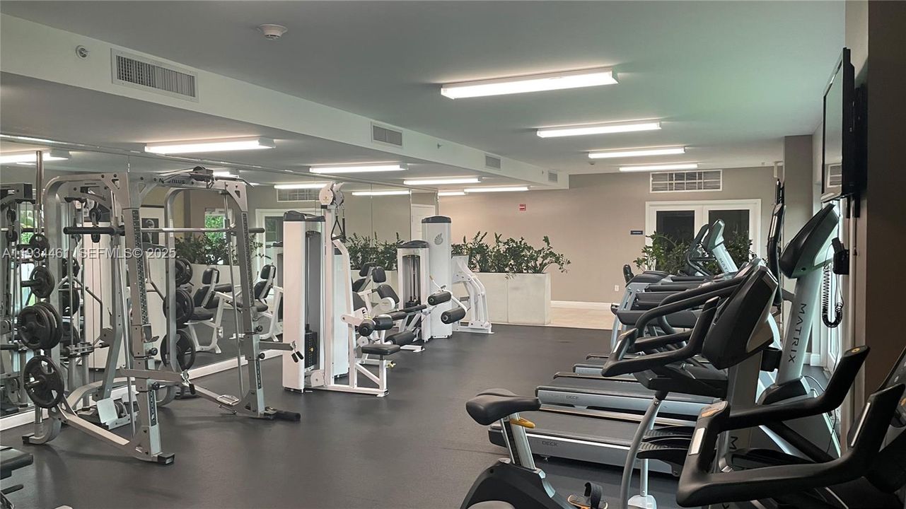 For Rent: $2,650 (1 beds, 1 baths, 816 Square Feet)