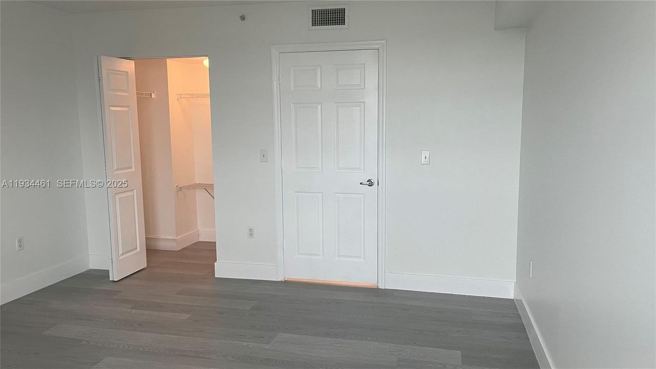 For Rent: $2,650 (1 beds, 1 baths, 816 Square Feet)