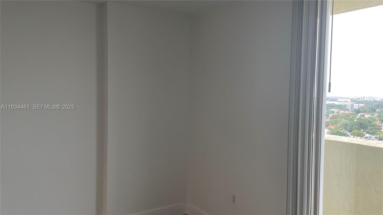 For Rent: $2,650 (1 beds, 1 baths, 816 Square Feet)