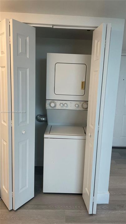 For Rent: $2,650 (1 beds, 1 baths, 816 Square Feet)