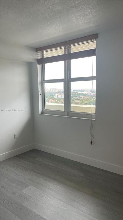 For Rent: $2,650 (1 beds, 1 baths, 816 Square Feet)