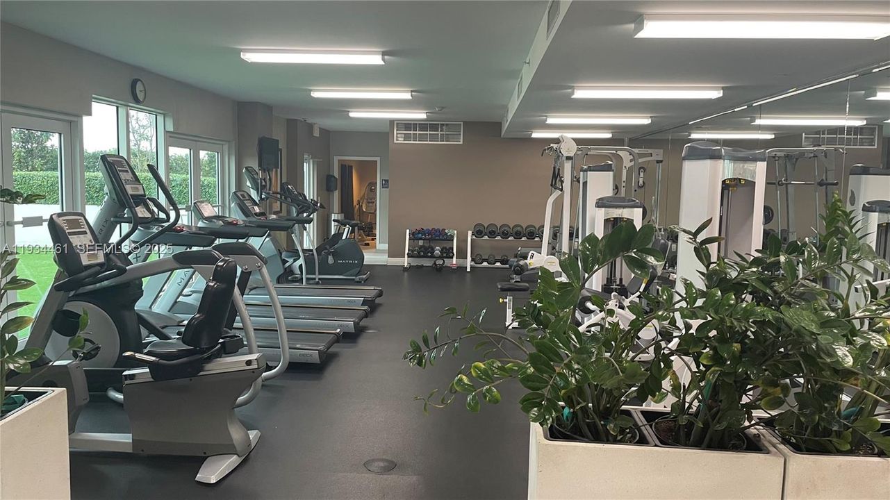 For Rent: $2,650 (1 beds, 1 baths, 816 Square Feet)