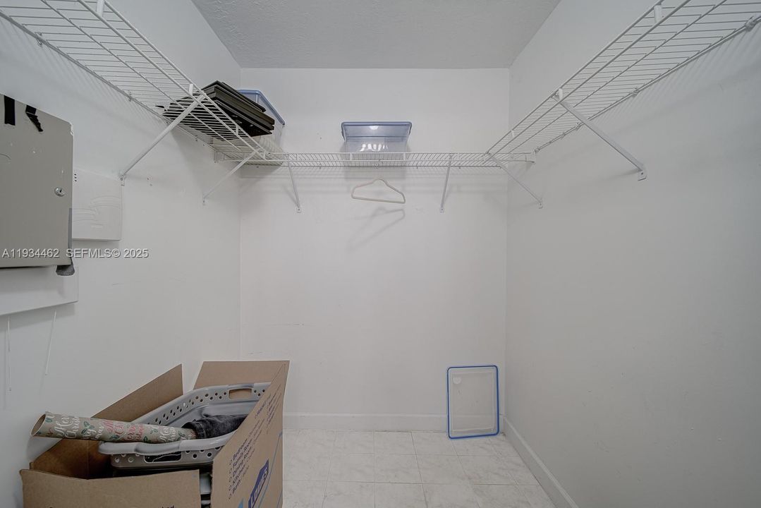 В аренду: $3,500 (4 спален, 2 ванн, 1786 Квадратных фут)