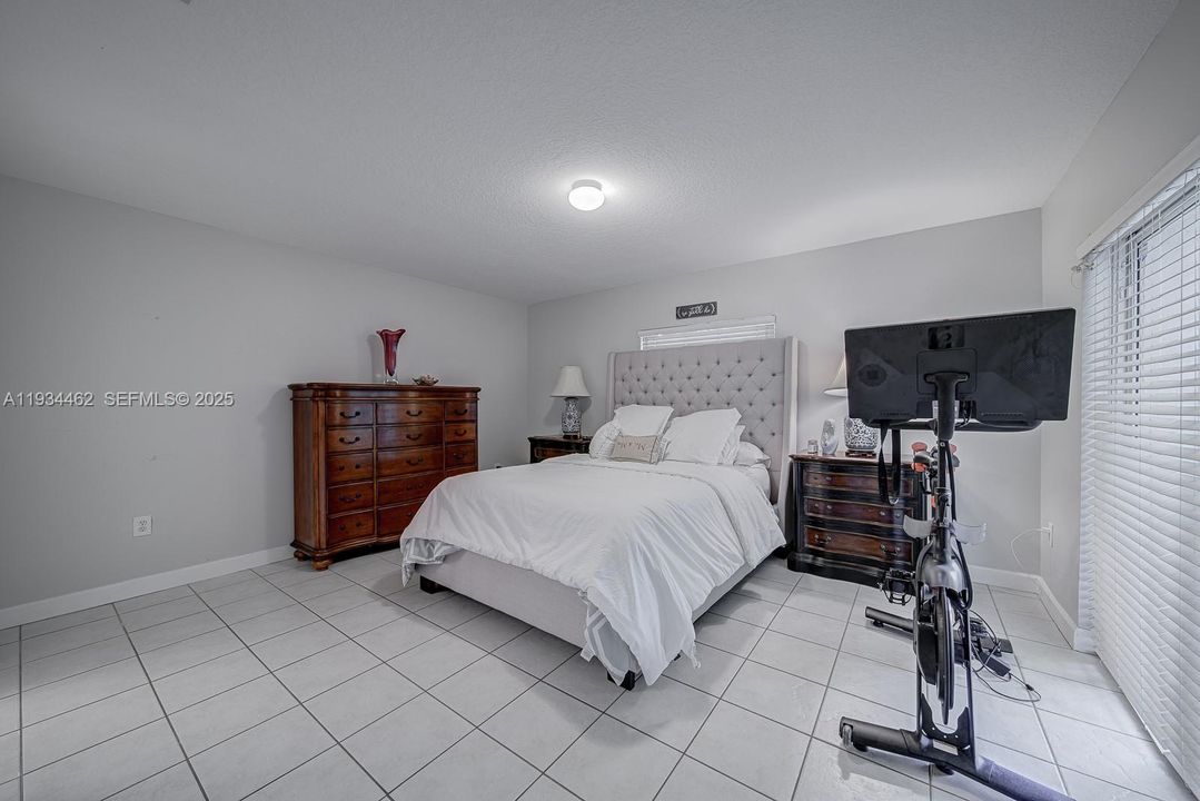 В аренду: $3,500 (4 спален, 2 ванн, 1786 Квадратных фут)