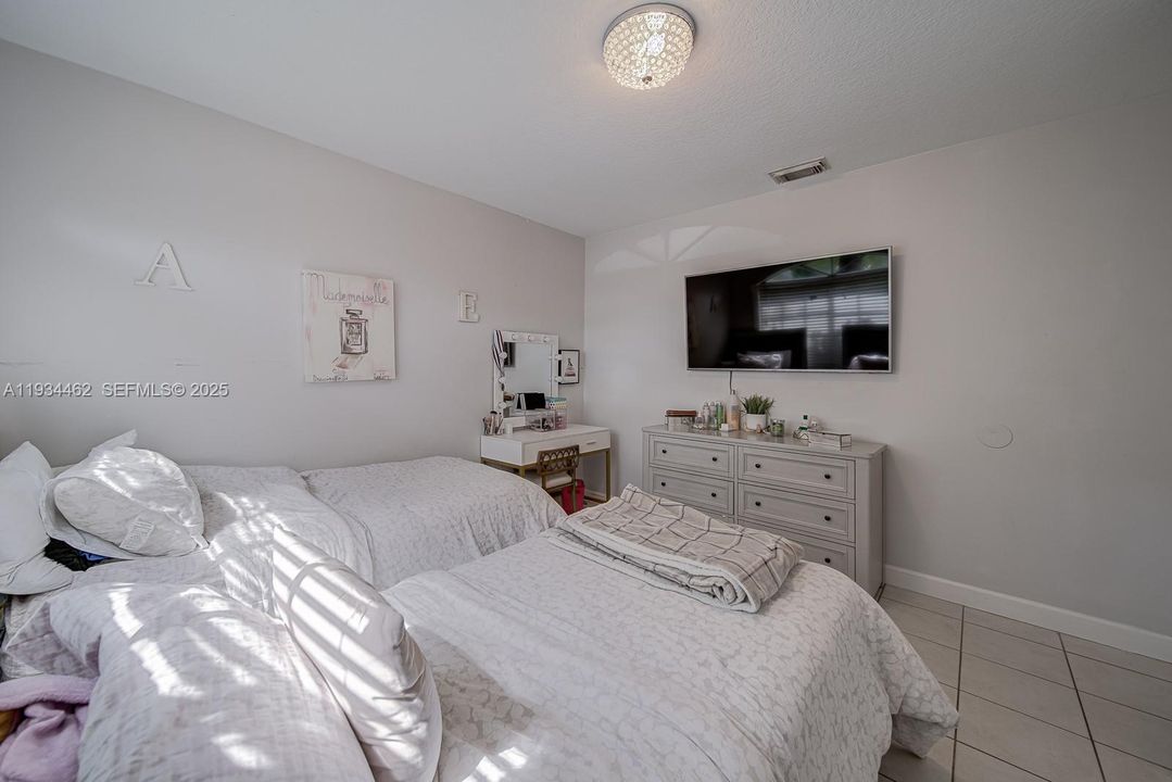 В аренду: $3,500 (4 спален, 2 ванн, 1786 Квадратных фут)