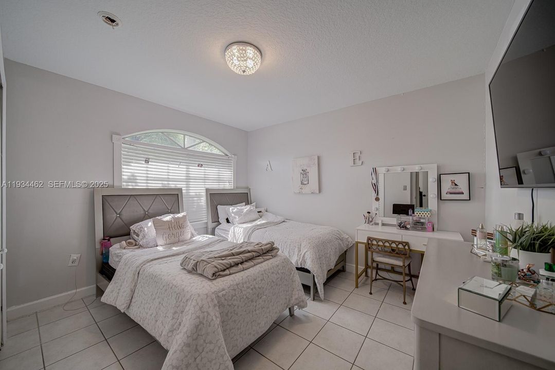 В аренду: $3,500 (4 спален, 2 ванн, 1786 Квадратных фут)