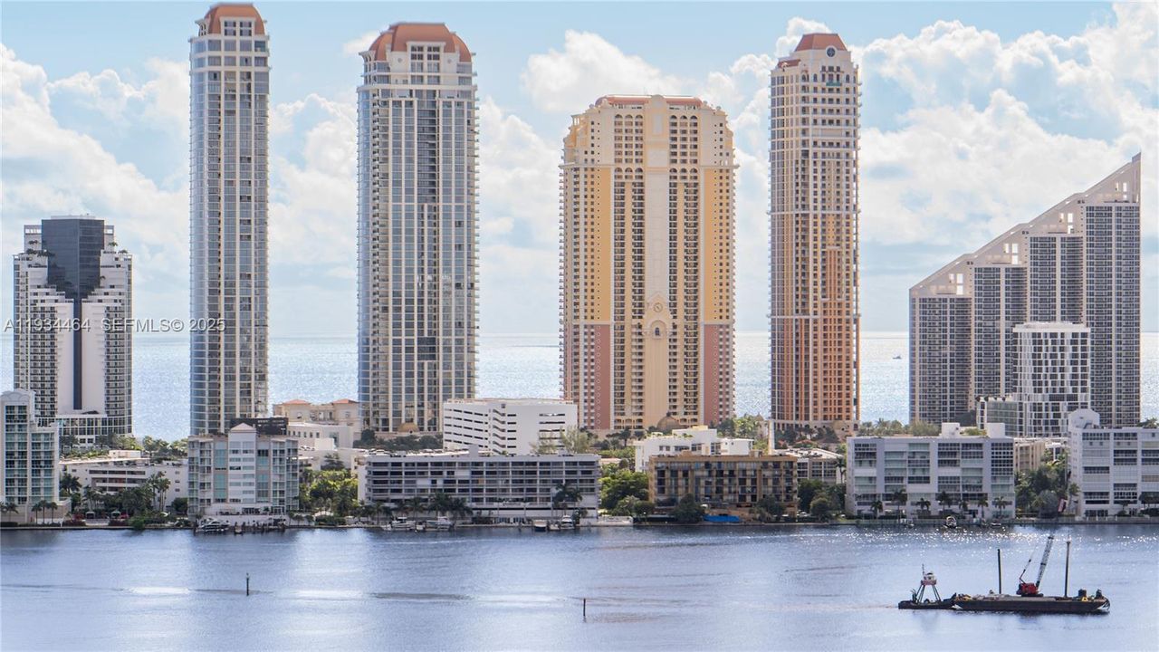 For Sale: $1,895,000 (3 beds, 3 baths, 3082 Square Feet)