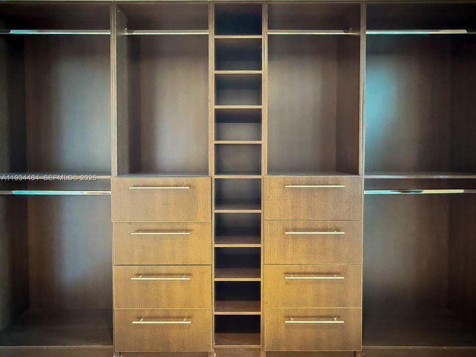 For Sale: $1,895,000 (3 beds, 3 baths, 3082 Square Feet)